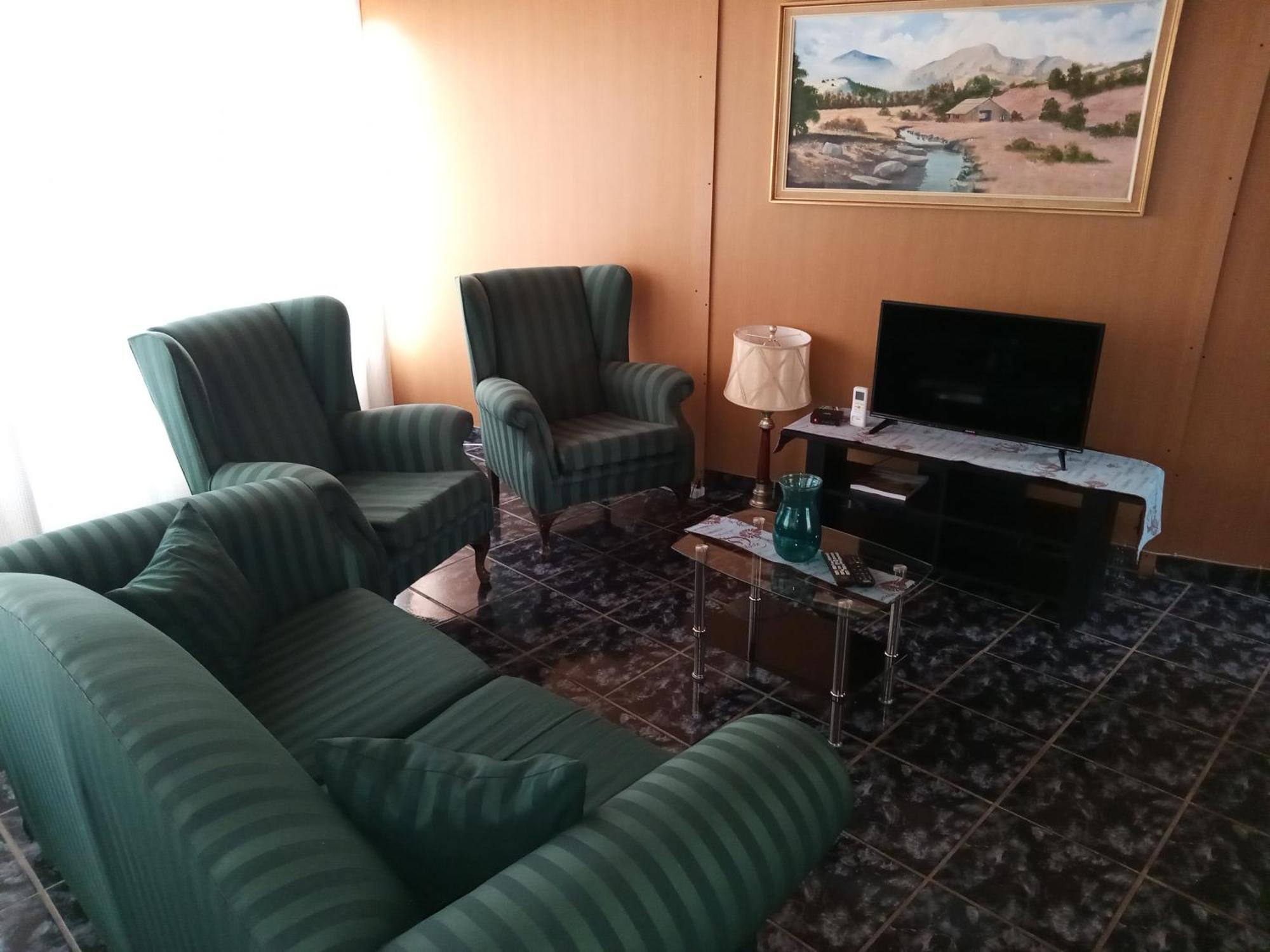 Sunrose Group Of Guesthouses Гарьеп-Дам Экстерьер фото