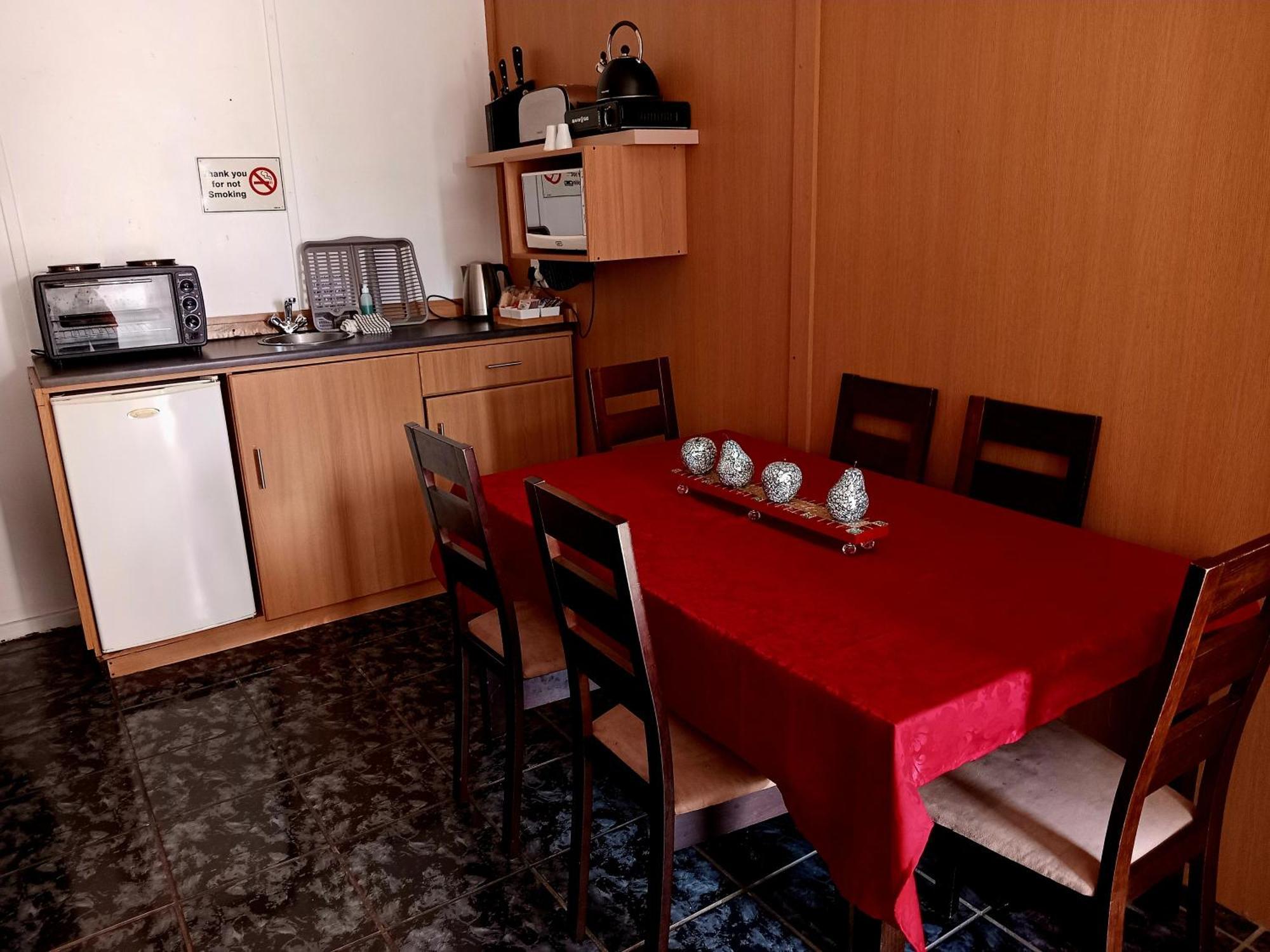 Sunrose Group Of Guesthouses Гарьеп-Дам Экстерьер фото